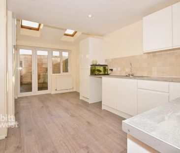 3 bedroom semi-detached house to rent - Photo 4