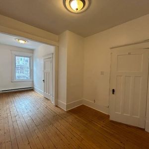 Grand 7 ½ lumineux avec terrasse -- Perle rare à Ville-Émard -- À louer dès le 1 janvier 2026 - Photo 2