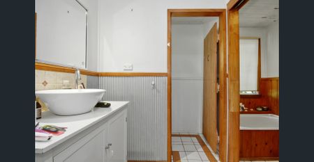 Dual Living walking distance to the town center & ferries - Photo 4