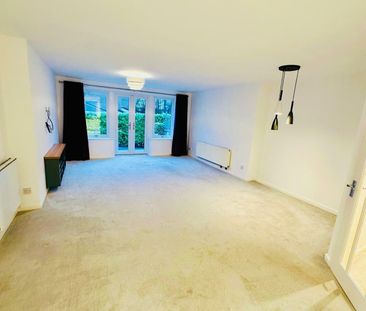 Adel Wood Place, Adel - Photo 1