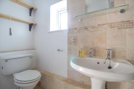 3 bedroom end of terrace house to rent - Photo 3