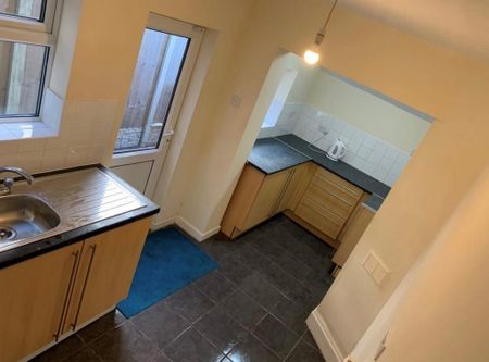 3 bedroom terraced house to rent - Photo 3