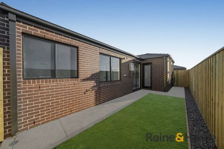 Modern family living in the heart of Mickleham! - Photo 4