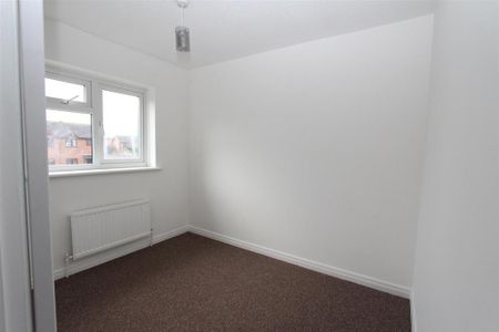 2 bedroom end of terrace house to rent - Photo 3