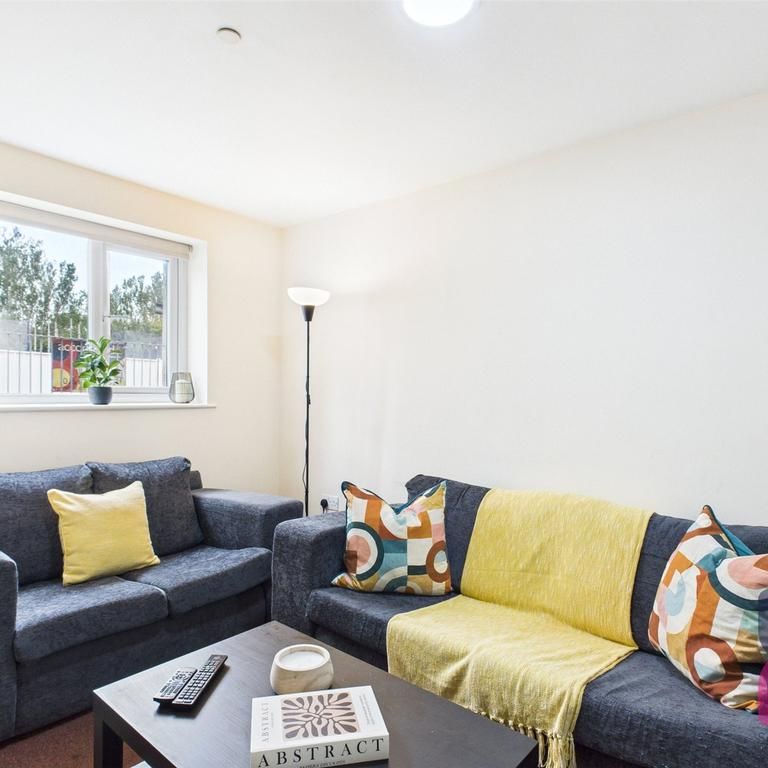 3 bedroom semi-detached house to rent - Photo 1