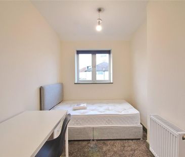 Filton Avenue, Filton - Photo 4