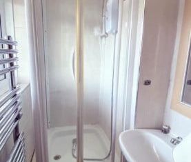 Room in a Shared Flat, Frensham Drive, SW15 - Photo 3