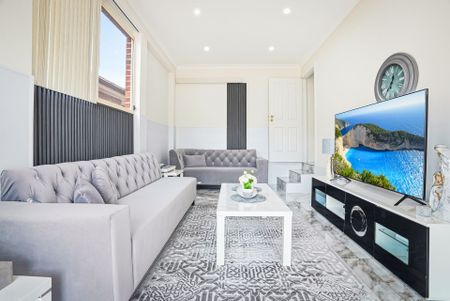 Stylish Fully Renovated Duplex in Prime Fairfield Heights Location - Photo 4