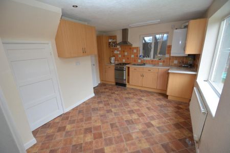 3 bedroom semi-detached house to rent - Photo 4