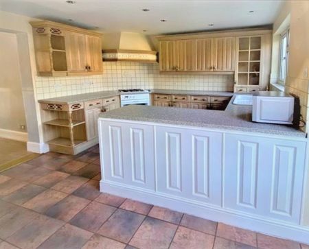 4 bedroom terraced house to rent - Photo 5