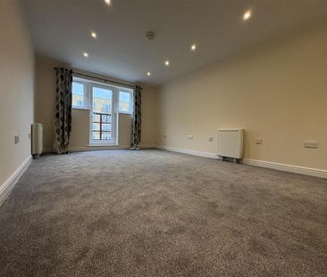 3 bedroom flat to rent - Photo 3