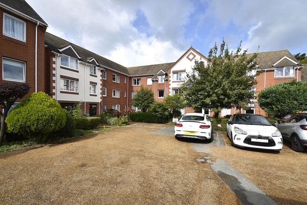 1 bedroom ground floor flat to rent - Photo 1