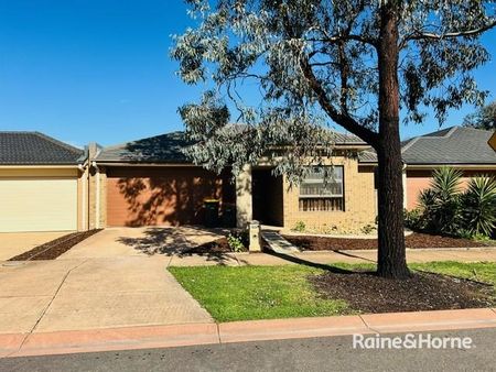 4 Cutter Lane, Sanctuary Lakes, VIC 3030 - Photo 3