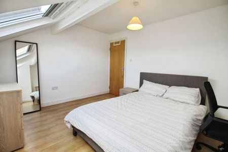 4 bedroom terraced house to rent - Photo 3