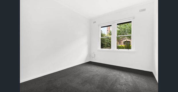 Classic 2 Bedroom Corner Sun Filled Home - Photo 1