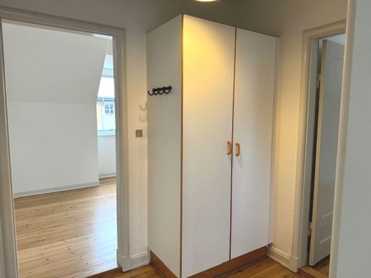 Skøn 2-værelses lejlighed med altan, i hjertet af Odense - Foto 1