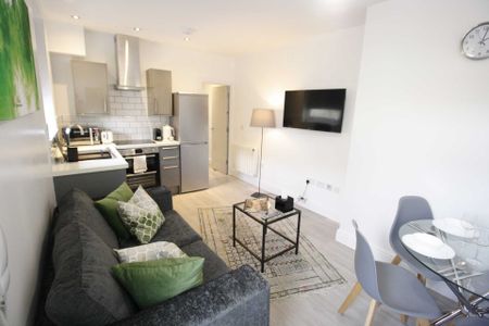 Price £875 pcm - Available Now - Furnished - Photo 4