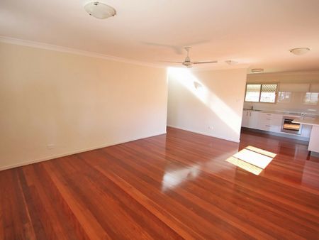 LAWNTON COTTAGE - WALK TO TRAIN - Photo 5