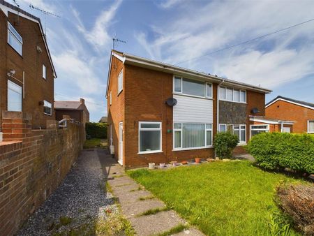 3 bedroom semi-detached house to rent - Photo 4