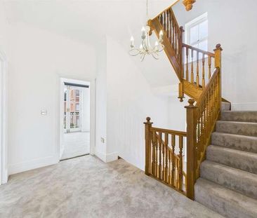 Rosebury Square, Repton, IG8 - Photo 3