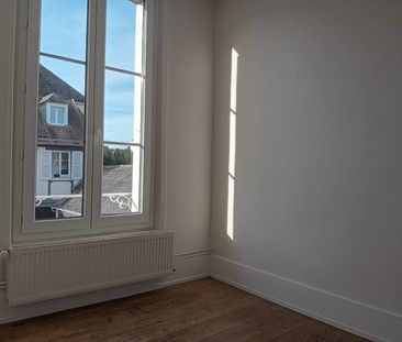 A LOUER PETIT 3 PIECES PROCHE GARE - Photo 2