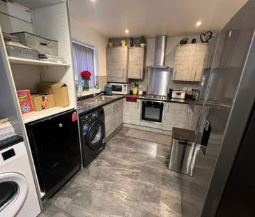 3 bedroom semi-detached house to rent - Photo 6