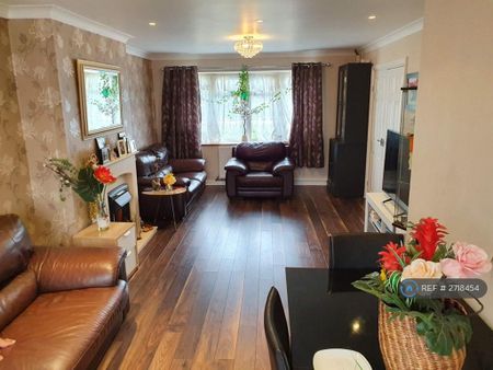 3 bedroom end of terrace house to rent - Photo 2