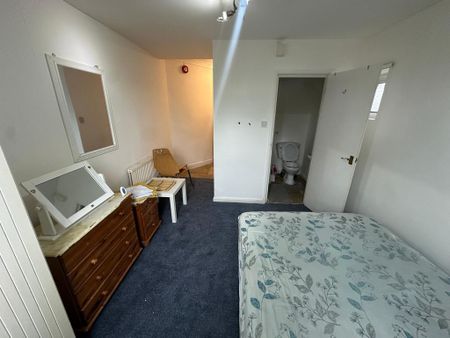 Studio to rent - Photo 2