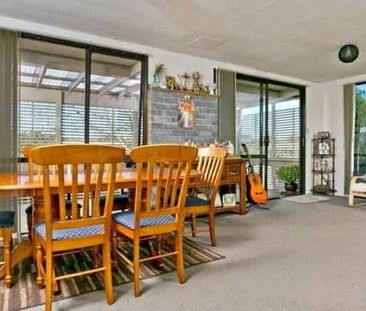 3-Bedroom House in Unsworth Heights. - Photo 2