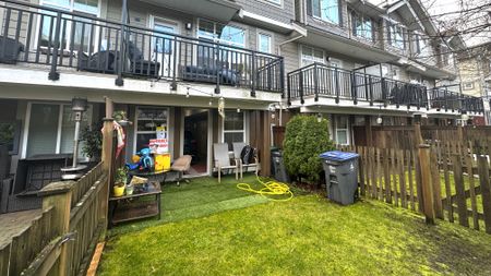 Elegant 3 Bed Townhouse With Tandem Garage & Storage – Prime South Surrey. - Photo 3