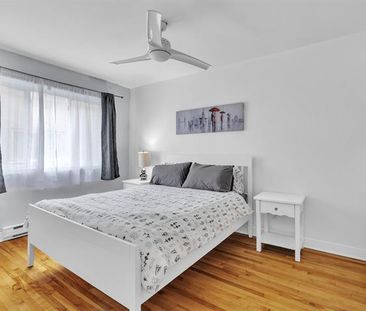 2050 Boul. de la Côte Vertu - Photo 1