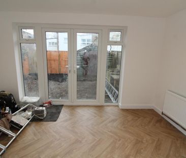 4 bedroom terraced house to rent - Photo 6