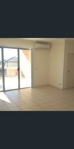 Stylish & Spacious Two Bedroom - Photo 4