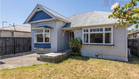 Large Character Four Bedroom Home - Ideal for Students - Photo 2