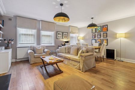 Elegant two bedroom apartment with private entrance in a classic red-brick mansion block for short let in Chelsea SW10. - Photo 2