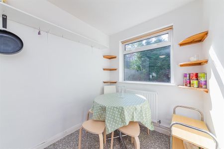 5 bedroom semi-detached house to rent - Photo 3
