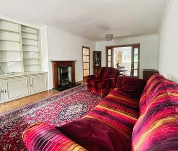 Alder Close, Englefield Green, Egham, Surrey, TW20 0LU - Photo 2