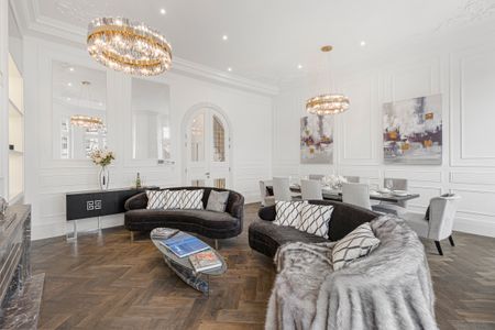 Refurnished duplex two-bedroom apartment in Vicarage Gate - Photo 2