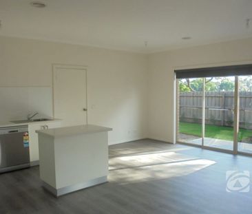 MODERN DOUBLE STOREY TOWNHOUSE WITH DOUBLE GARAGE! - Photo 2