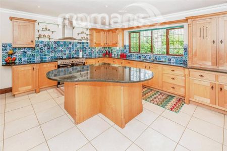 4 bedroom detached house to rent - Photo 5