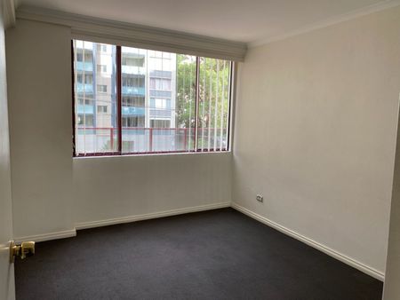 SPACIOUS, LIGHT & SUNNY, 3 BEDROOM SECURITY APARTMENT IN 'OSCAR ON HOLLYWOOD' - Photo 3