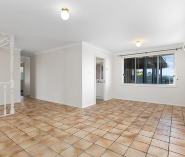 SPACIOUS WELL-MAINTAINED HOME IN GREAT LOCATION - Photo 2