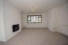 3 bed House - Semi-Detached for Rent - Photo 4