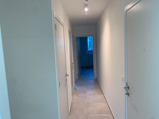 Lichtrijk Nieuwbouwappartement met 2 SLPK in Roeselare - Photo 1