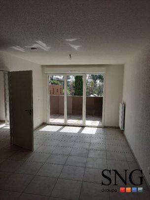 T2 AVEC LOGGIA ET DEUX PARKINGS EXTERIEURS - Photo 1