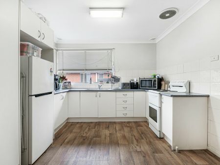 GREAT FAMILY HOME - Photo 4