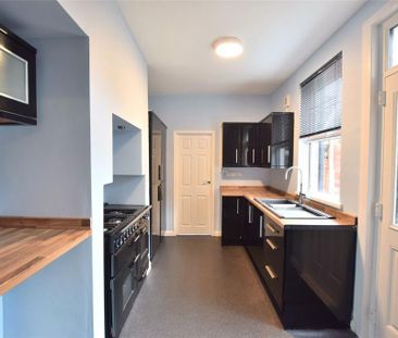 3 bedroom flat to rent - Photo 6