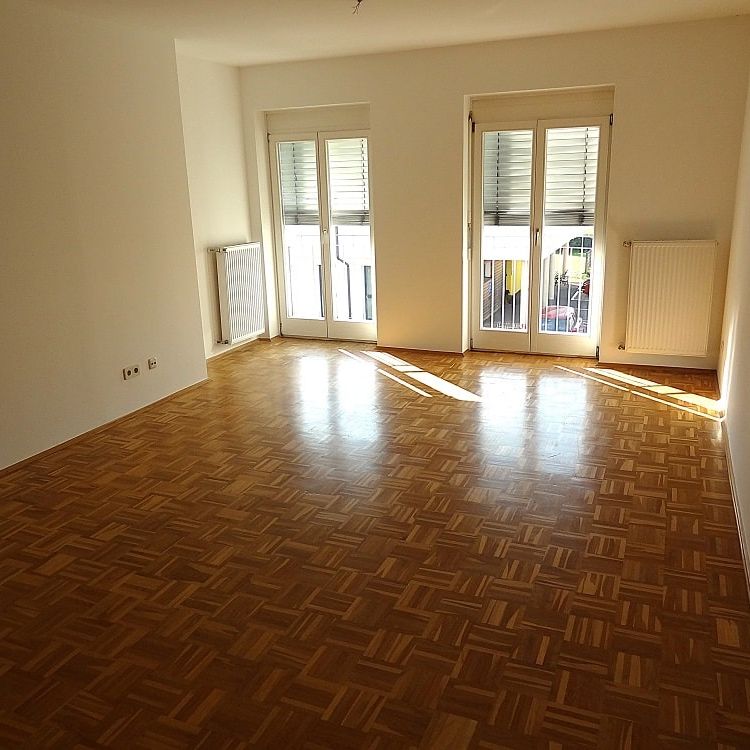 Gemütliche, geräumige und sonnige Mietwohnung mit neuer Küche und Parkplatz …! - Photo 1