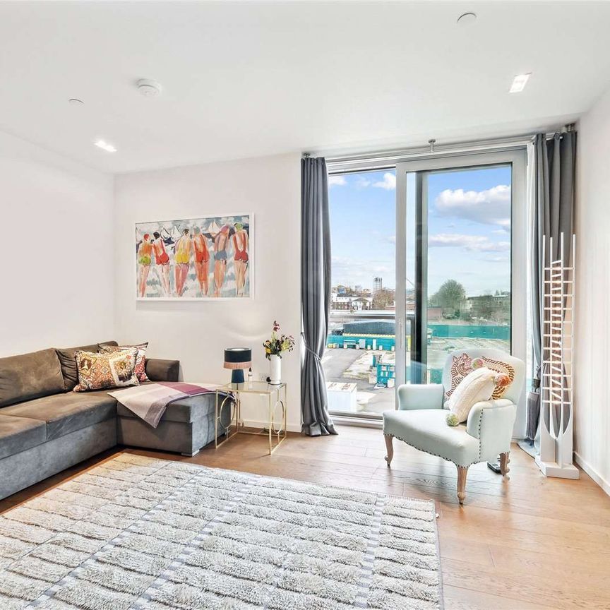 Second floor one bedroom flat in Lillie Square, an exclusive London development. - Photo 1