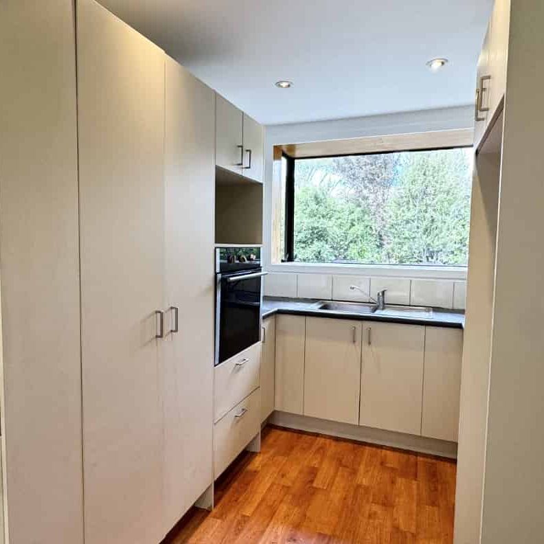 Quiet home in Bromley - Photo 1